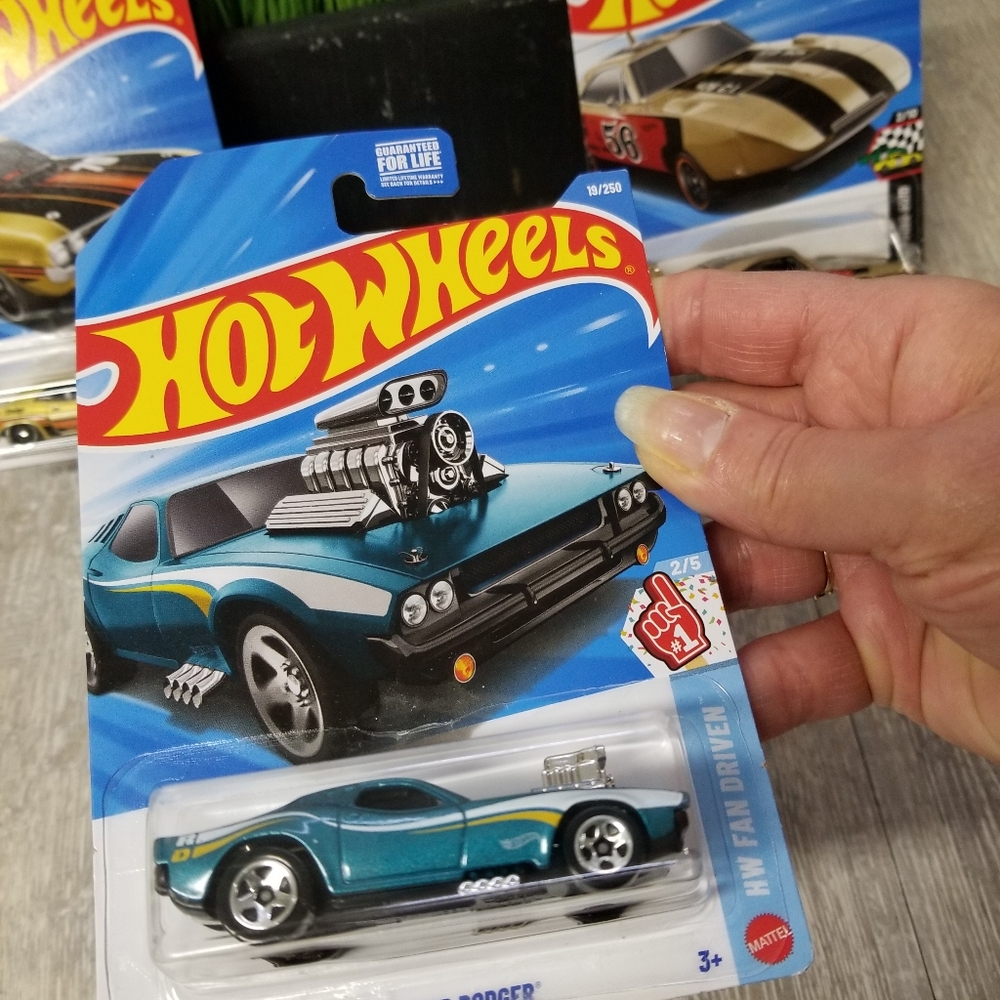 Hot Wheels Rodger Dodger Bundle - Picture 4 of 5